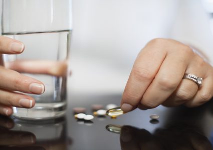 نصائح مهمة عليك اتباعها قبل تناول الأدوية في الصيف