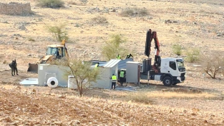 الاحتلال يفكك منشآت في خربة حمصة