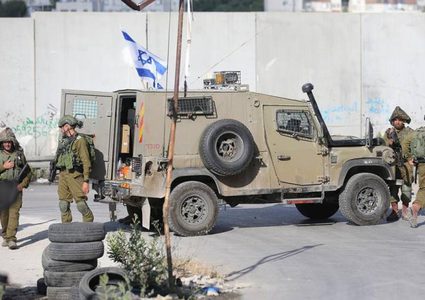 الاحتلال يستهدف مركبة خلال اقتحامه قرية برقة شمال غرب نابلس