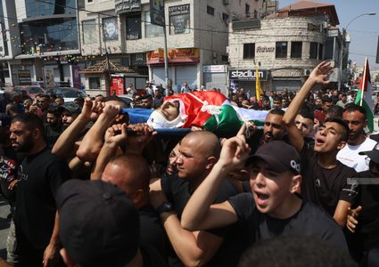 جماهير جنين تشيع جثمان الشهيد الكستوني