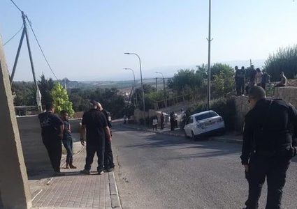 مقتل شاب بجريمة إطلاق نار في الزرازير داخل أراضي الـ48