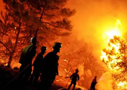 حرائق الغابات تمتد على 5 آلاف هكتار في أكبر جزر الكناري