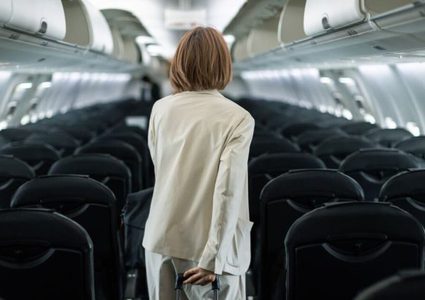 مضيف طيران: تجنب هذه الملابس على متن الطائرة