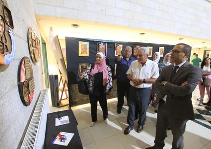 كلية "الفنون الجميلة" في جامعة النجاح تفتتح معرض "الحنونة"