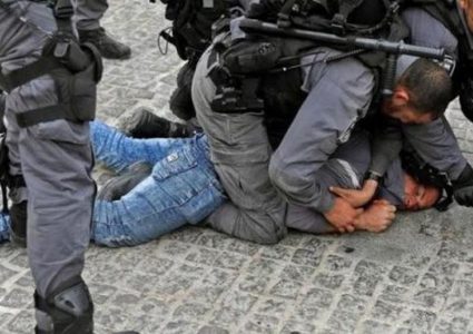 شرطة الاحتلال تعتدي على مقدسي وتحوله للاعتقال المنزلي
