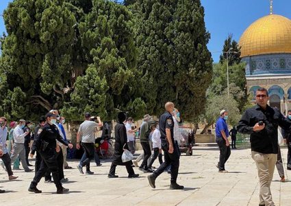 عشرات المستوطنين يقتحمون الاقصى بحراسة الشرطة