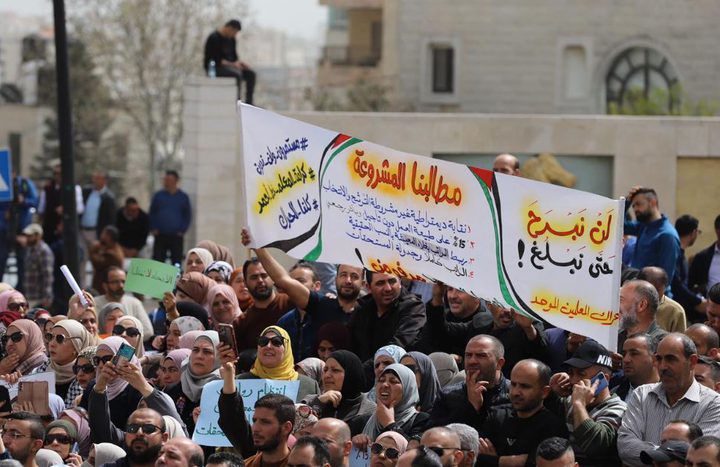 حراك المعلمين يجمد فعالياته النقابية بشكل مؤقت