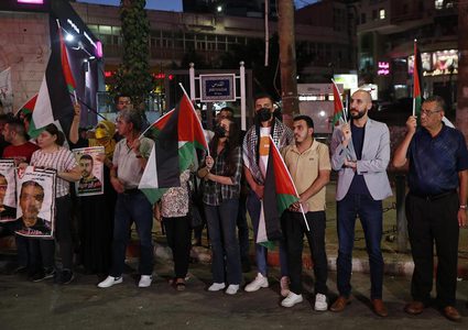 وقفة وسط رام الله إسنادا للأسرى في سجون الاحتلال