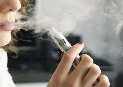 فرض ضرائب وقيود جديدة على السجائر الالكترونية في إسرائيل