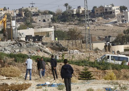 الاحتلال يهدم 4 منازل وأخطرت بهدم أربعة أخرى في قرية الديوك التحتا