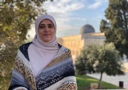 سلطات الاحتلال تقرر منع مرابطة مقدسية من السفر