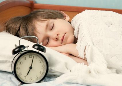 النوم المبكر .. طريقك نحو قلب صحي خالٍ من الأمراض وثقة عالية بالنفس