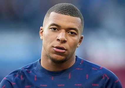 والدة مبابي للخليفي: عاملتم ابني كالكلب..ويجب عليكم الاعتذار!