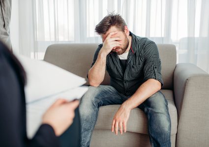 الاخصائي أبو الكباش ينصح بعدم التأخر في طلب خدمة العلاج النفسي