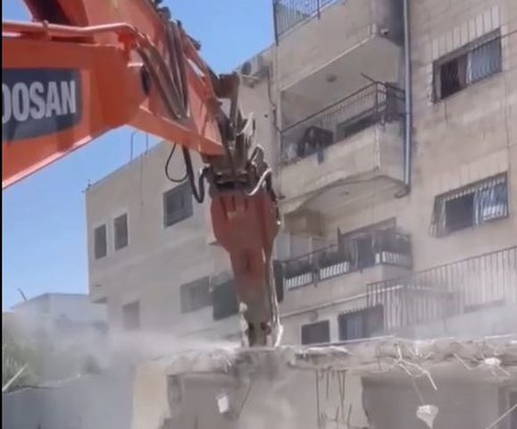 الاحتلال يجبر مقدسيا على هدم منزله في صور باهر