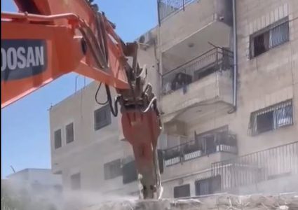 الاحتلال يجبر مقدسيا على هدم منزله في صور باهر