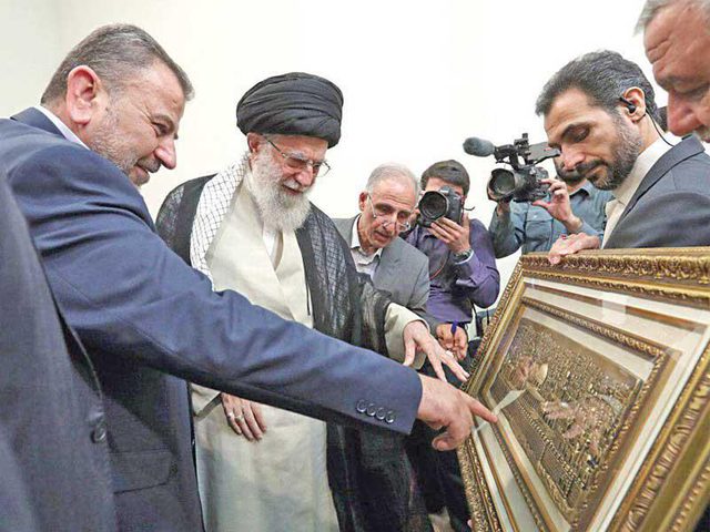 هآرتس: العاروري يسعى لإحراق وإشعال الضفة بتمويل إيراني