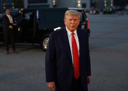 دونالد ترامب يسلم نفسه للسلطات بولاية جورجيا