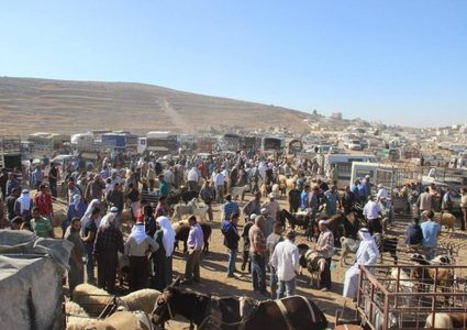 الاحتلال يغلق سوق الحلال في مدينة الخليل