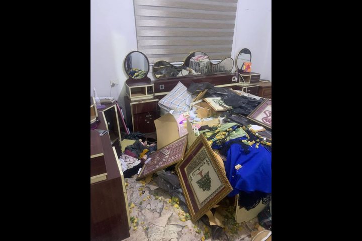 جيش الاحتلال يختطف الشيخ صلاح الخواجا وتدمر محتويات منزله وتصادر مركبته