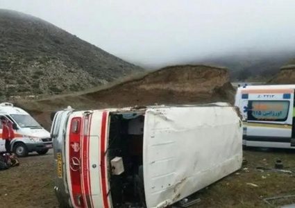 مصرع 10 أشخاص في حادث حافلة تقل متسلقي جبال في إيران