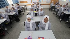 عودة الطلاب إلى مدارسهم صباح اليوم الأول من العام الدراسي الجديد في مدينة غزة