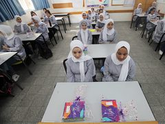 عودة الطلاب إلى مدارسهم صباح اليوم الأول من العام الدراسي الجديد في مدينة غزة