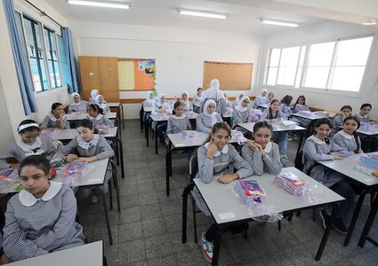 عودة الطلاب إلى مدارسهم صباح اليوم الأول من العام الدراسي الجديد في مدينة غزة