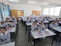 عودة الطلاب إلى مدارسهم صباح اليوم الأول من العام الدراسي الجديد في مدينة غزة