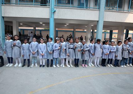 عودة الطلاب إلى مدارسهم صباح اليوم الأول من العام الدراسي الجديد في مدينة غزة