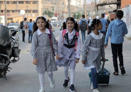 أكثر من ٦٠٠ الف طالب يبدأون العام الدراسي بغزة