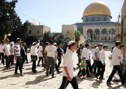 مستوطنون يقتحمون المسجد الأقصى المبارك