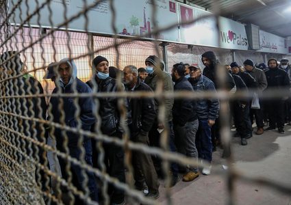 خلافات إسرائيلية حول عدد تصاريح عمال غزة