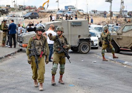 الاحتلال يعتقل شابا من مخيم جنين عند حاجز عسكري قرب طولكرم