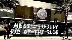 "ألتراس" باريس سان جرمان يضعون لافته "مهينة" لميسي في ميامي