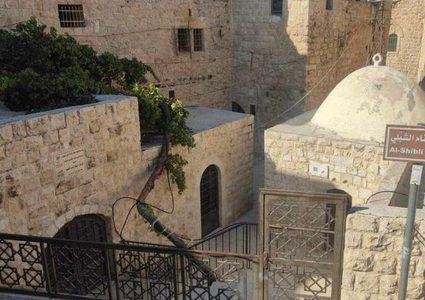 الاحتلال يعتدي على مسجد في البلدة القديمة من الخليل