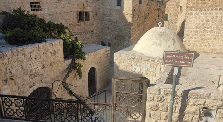الاحتلال يعتدي على مسجد في البلدة القديمة من الخليل