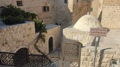 الاحتلال يعتدي على مسجد في البلدة القديمة من الخليل