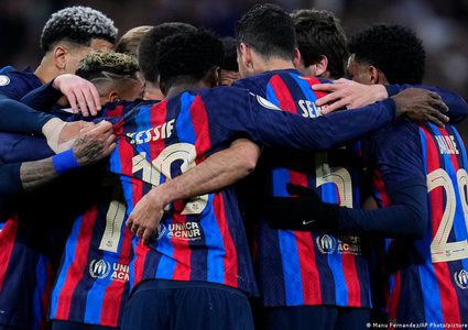 عرضان لتخليص برشلونة من أزمة خانقة