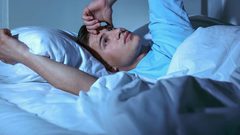 مخاطر قلة النوم بعد سن الأربعين