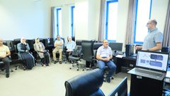 مركز الذكاء الاصطناعي والواقع الافتراضي في النجاح يعقد ورشة عمل حول عالم الذكاء