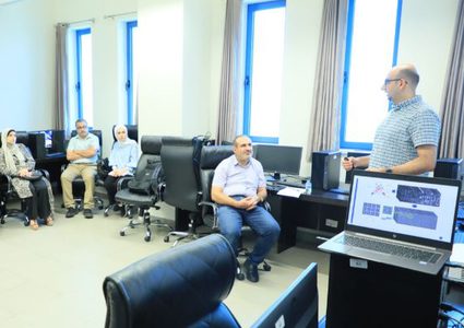 مركز الذكاء الاصطناعي والواقع الافتراضي في النجاح يعقد ورشة عمل حول عالم الذكاء