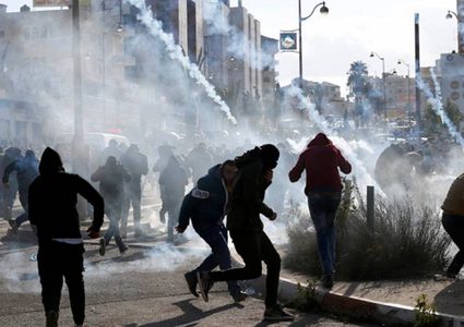 إصابات بالاختناق خلال مواجهات مع الاحتلال في بيت أمر شمال الخليل