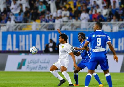 كلاسيكو مثير بين الهلال والاتحاد في قمة الدوري السعودي
