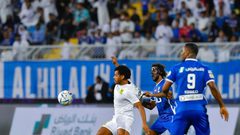 كلاسيكو مثير بين الهلال والاتحاد في قمة الدوري السعودي