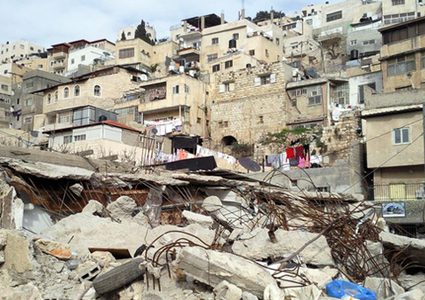 الاحتلال يخطر بهدم تسعة منازل في حي البستان جنوب المسجد الأقصى