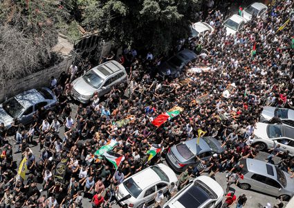 جماهير نابلس تشيع جثمان الشهيد عايد القني