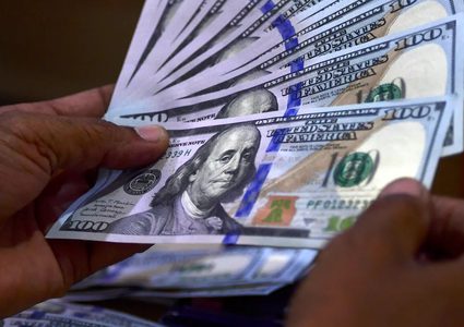 بنك أميركي: الدولار لن يفقد هيمنته قريبا حتى مع توسع بريكس