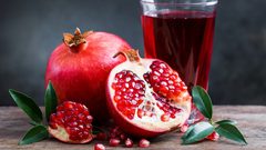 فوائد عصير الرمان الصحية وتأثيرها على الصحة والبشرة