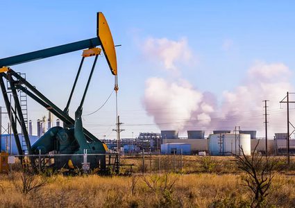 مخاوف الإمدادات تصعد بأسعار النفط لأعلى مستوى في 7 أشهر